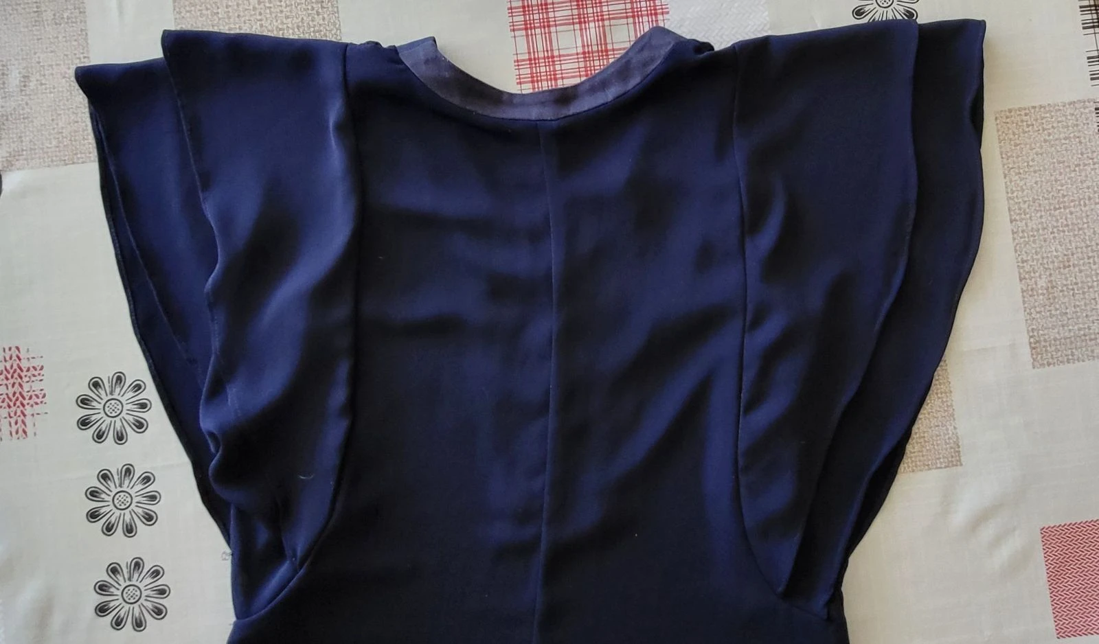 Nana Baila Vestido TFr38/TM-Marinho-Ombro com Volante & Corte Reto & Decote com Laço Dourado em OT – photo 8